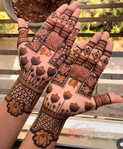 stylish front hand mehndi design