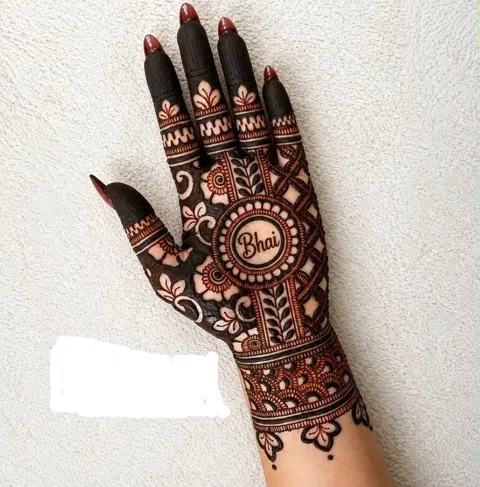 bridal stylish front hand mehndi design