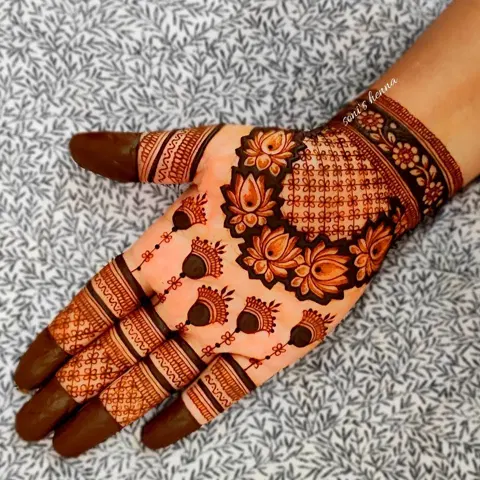 bridal stylish lotus front hand mehndi design
