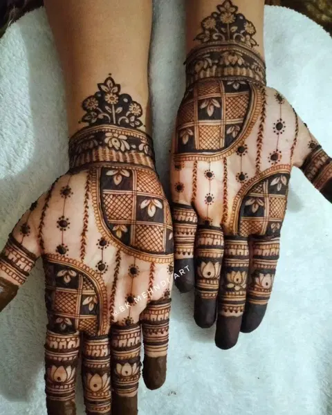 aesthetic stylish figure front hand mehndi design