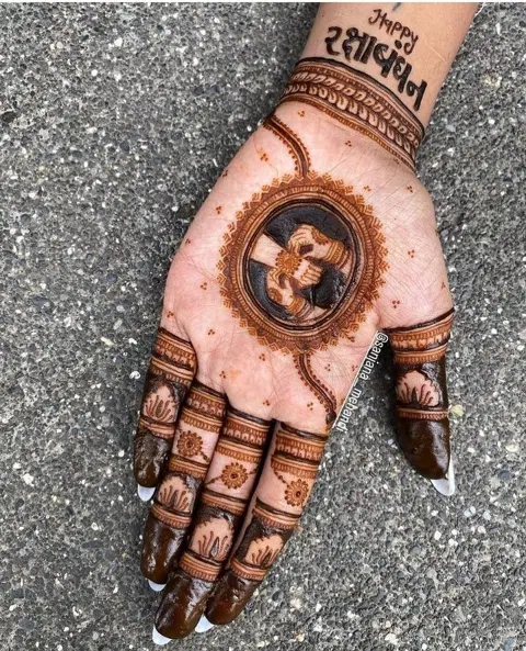 bridal stylish circle back hand mehndi design