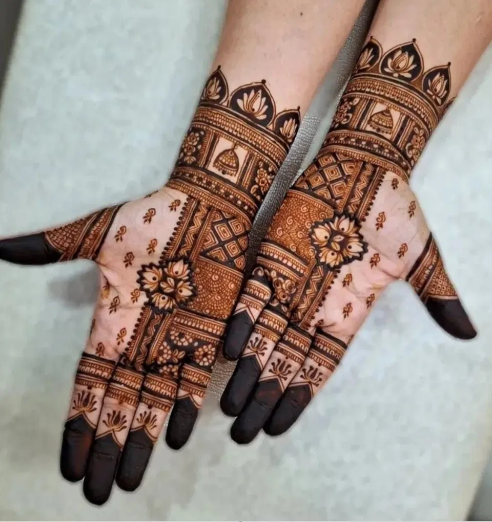 Aesthetic Royal Front Hand Mehndi Design for Diwali