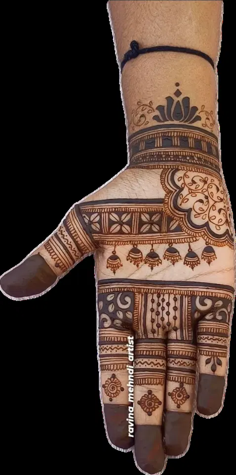 bridal stylish figure foot mehndi design