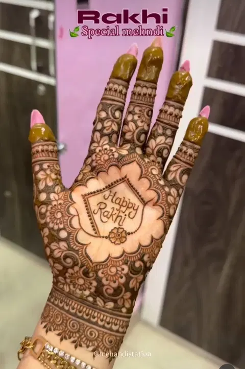 aesthetic stylish front hand mehndi design