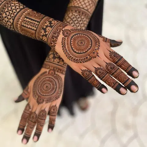 bridal circle front hand mehndi design