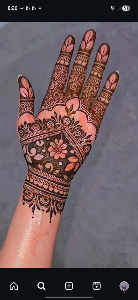 bridal stylish circle front hand mehndi design