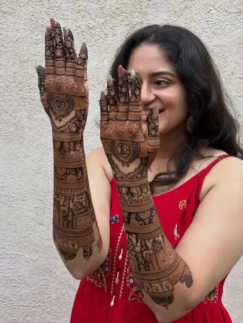 bridal figure front hand mehndi design