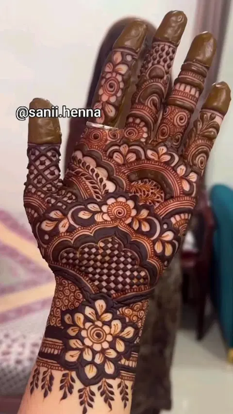 bridal stylish front hand mehndi design