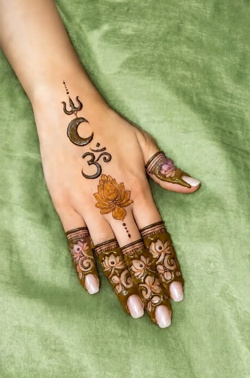 Simple Stylish Back Hand Mehndi Design with Gol Tikki, Deity and Jaal for Sawan
