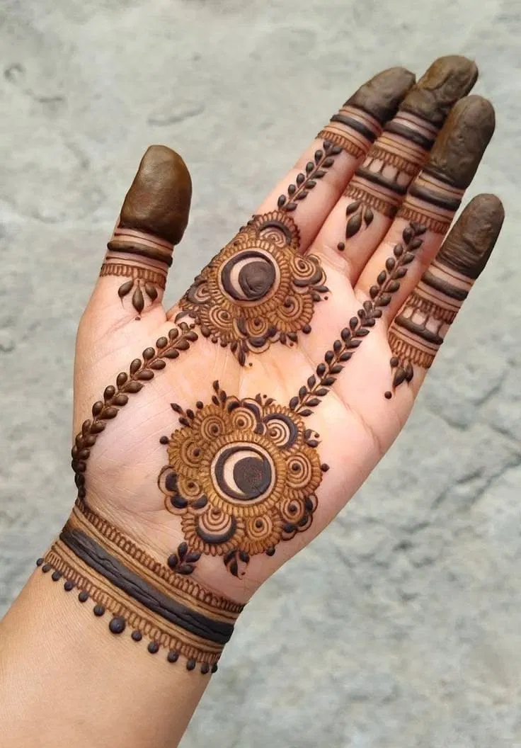 Stylish Front Hand Mehndi Design with Gol Tikki and Jaal