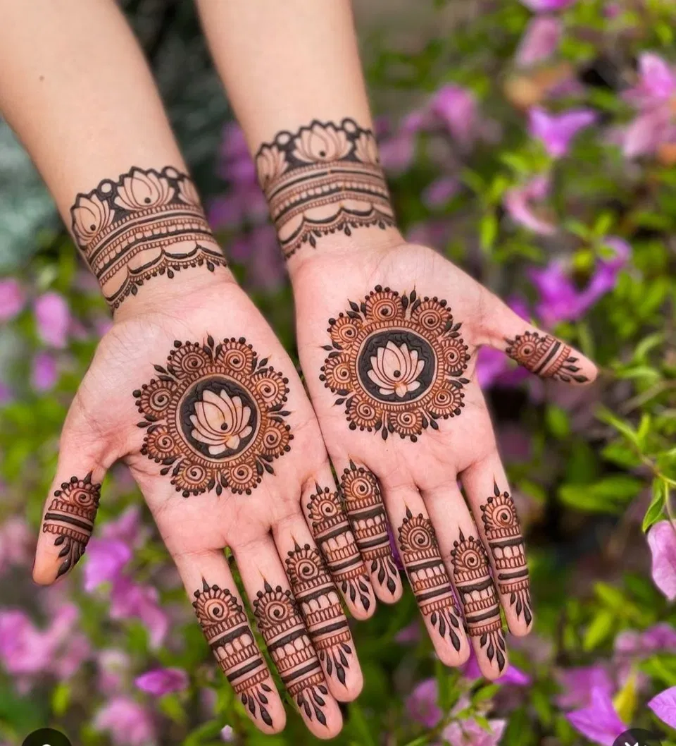 Aesthetic Arabic Front Hand Mehndi Design with Gol Tikki, Flowers and Lotus for Engagement (2)