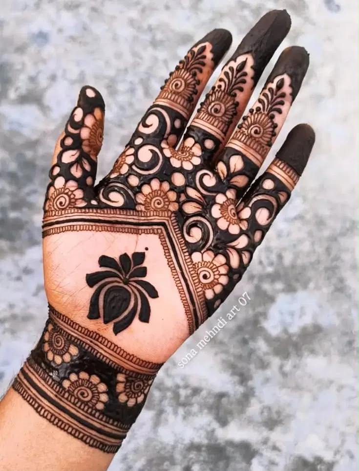 Bridal Stylish Finger Mehndi Design for Sawan
