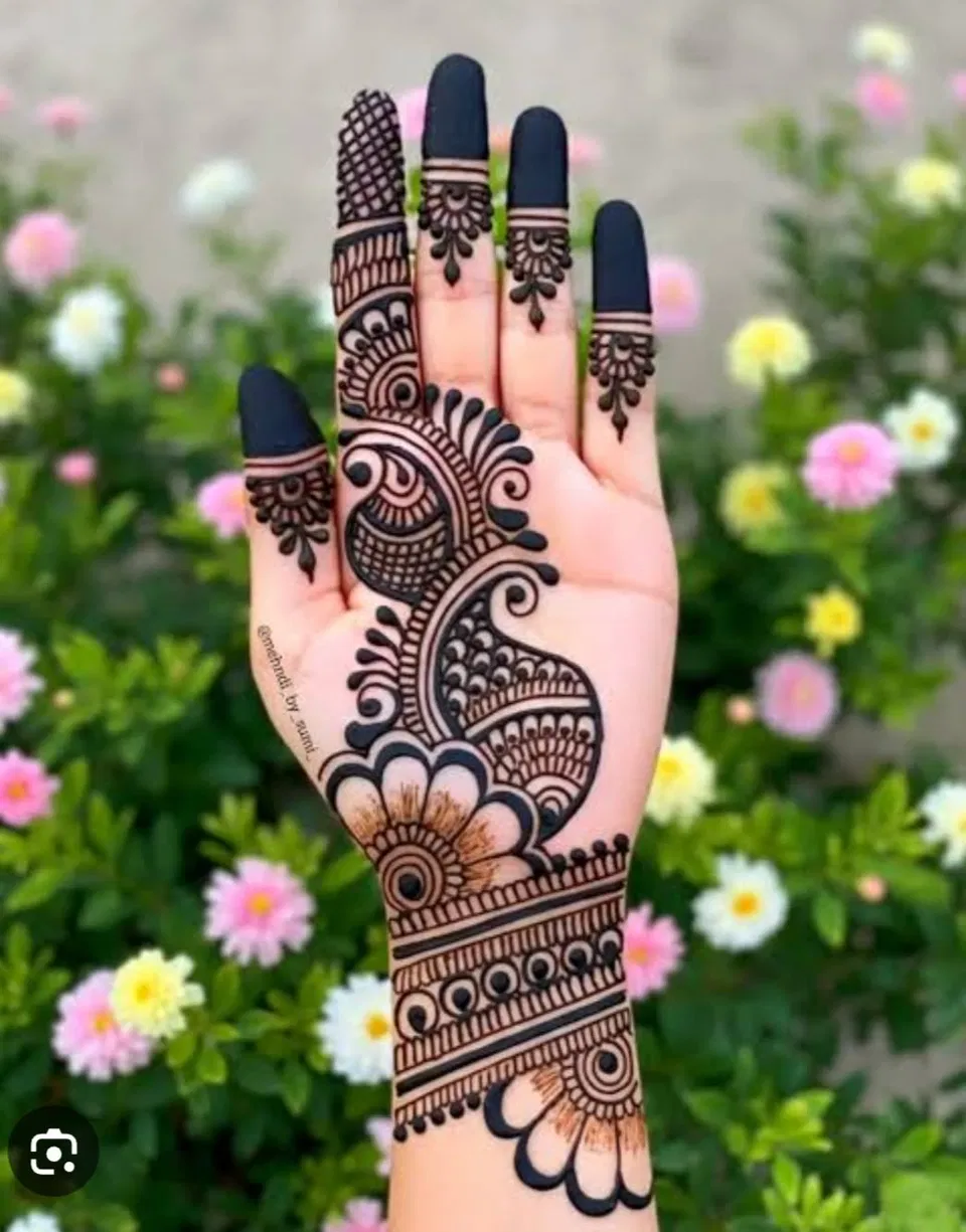Arabic Bridal Finger Mehndi Design with Gol Tikki and Flowers for Sawan (4)