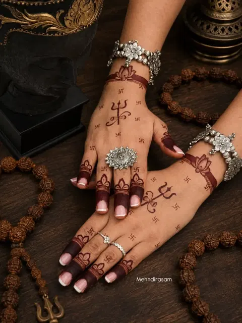 simple stylish circle back hand mehndi design