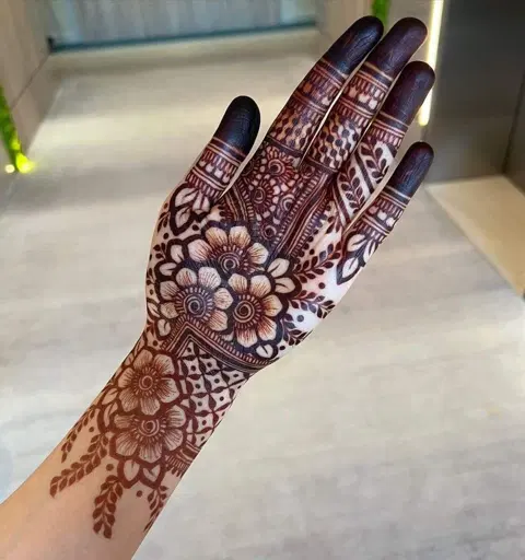 arabic stylish flower front hand mehndi design