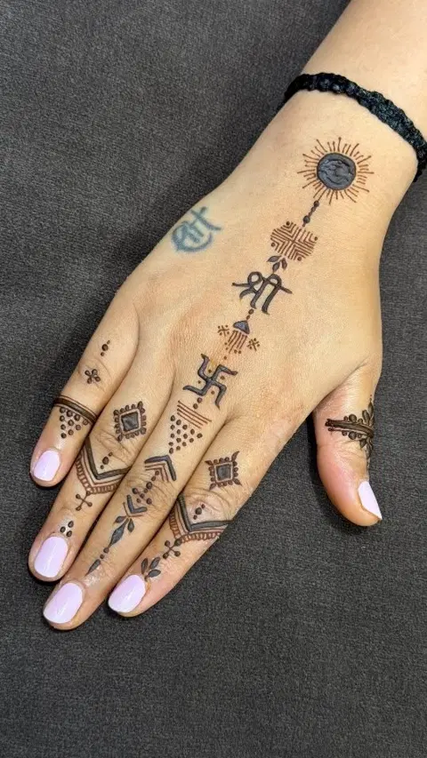 simple stylish moon back hand mehndi design