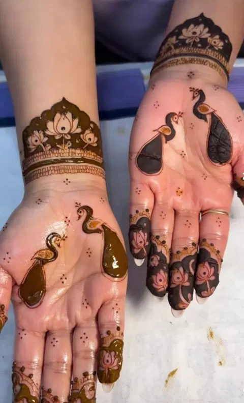 simple stylish circle finger mehndi design
