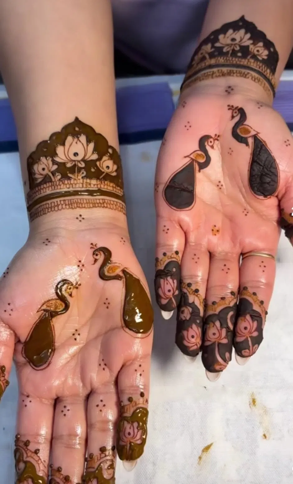 Simple Stylish Finger Mehndi Design with Gol Tikki, Figures and Jaal for Sawan