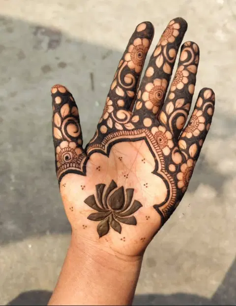 aesthetic stylish flower finger mehndi design