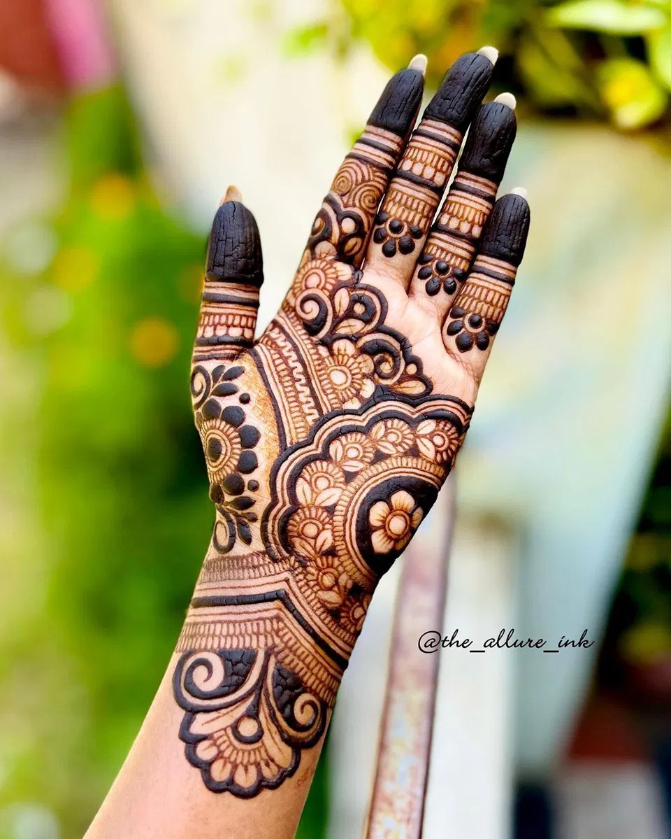 Bridal Front Hand Mehndi Design with Gol Tikki and Flowers for Sawan