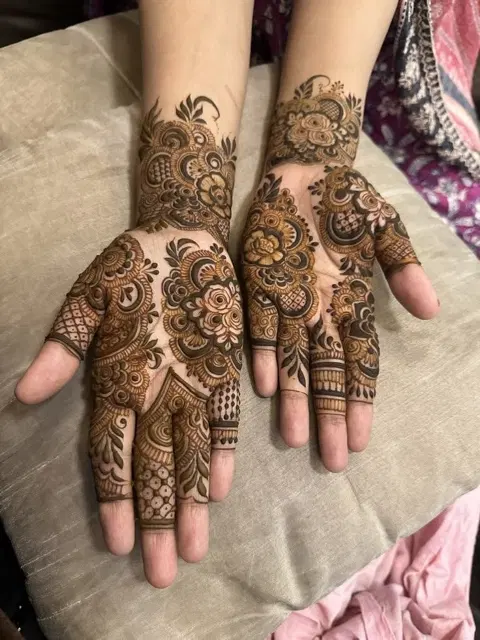 aesthetic arabic flower front hand mehndi design