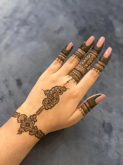 aesthetic minimal jaal back hand mehndi design