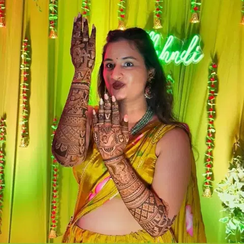 stylish jaal back hand mehndi design