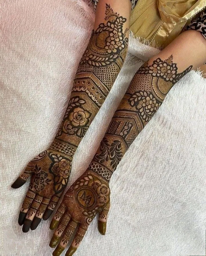 Arabic Bridal Front Hand Mehndi Design with Flowers (10)