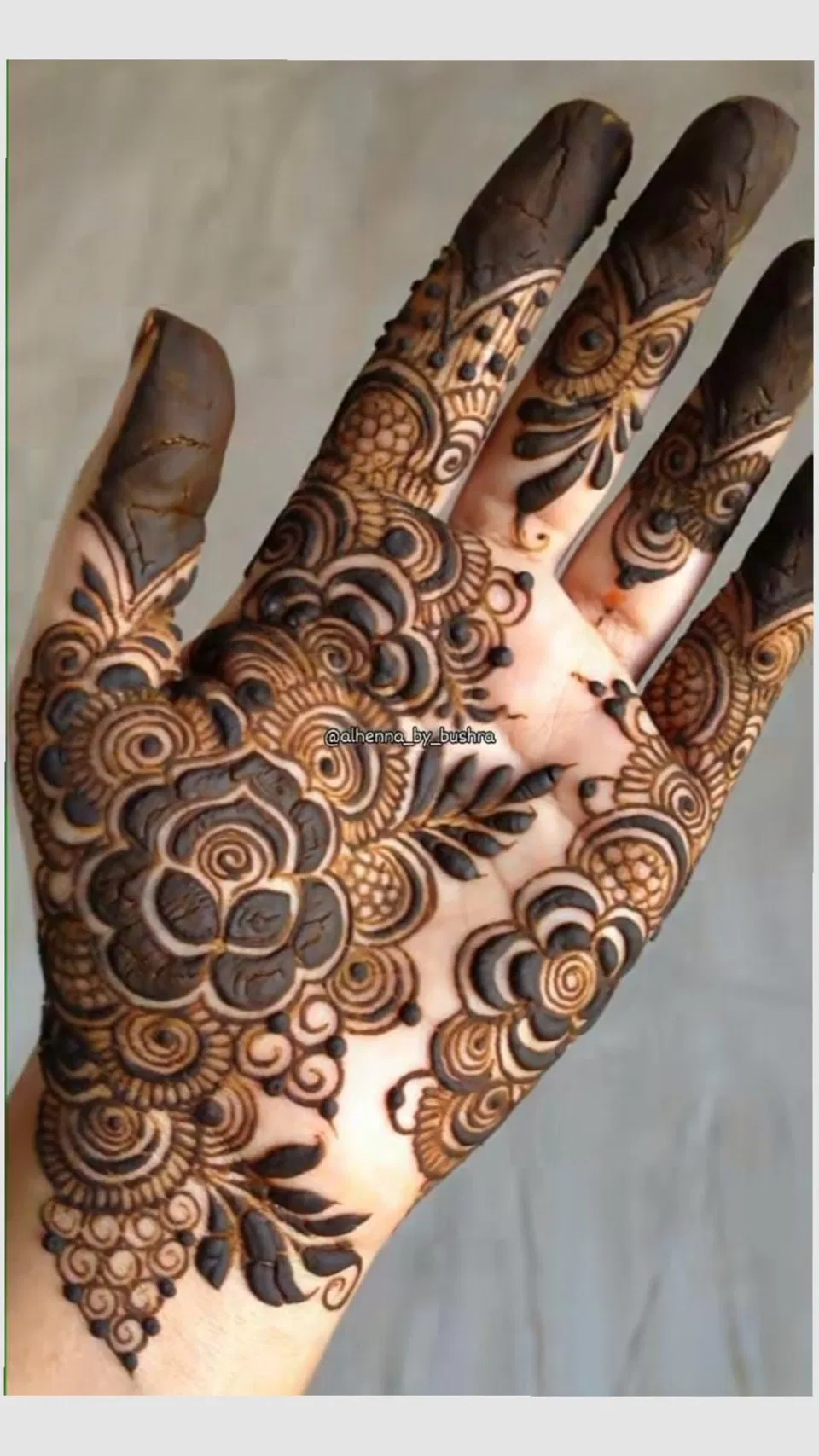 Aesthetic Arabic Front Hand Mehndi Design with Flowers (2)