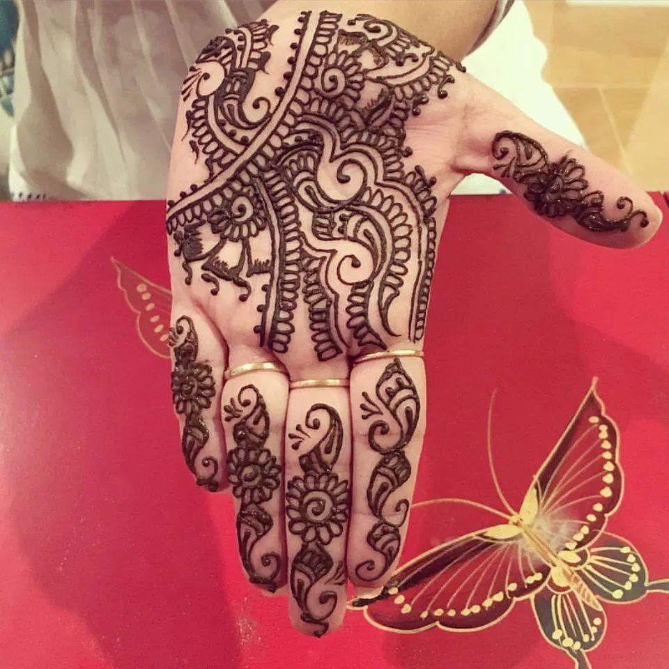 Aesthetic Finger Mehndi Design