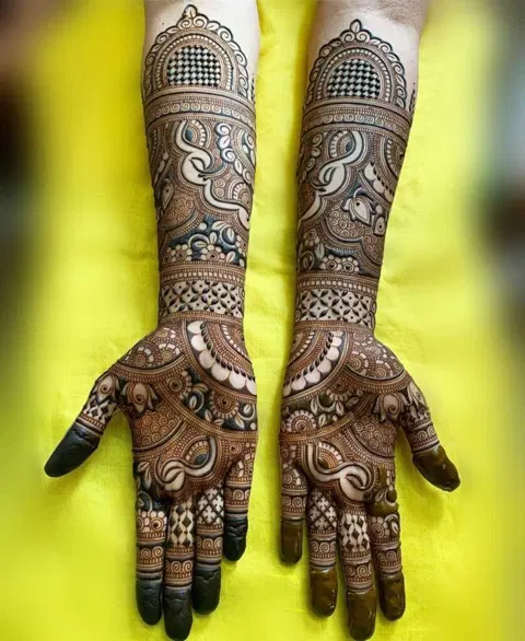 bridal figure front hand mehndi design
