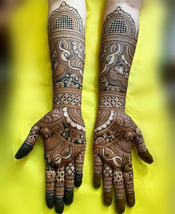 Bridal Front Hand Mehndi Design with Figures (3)