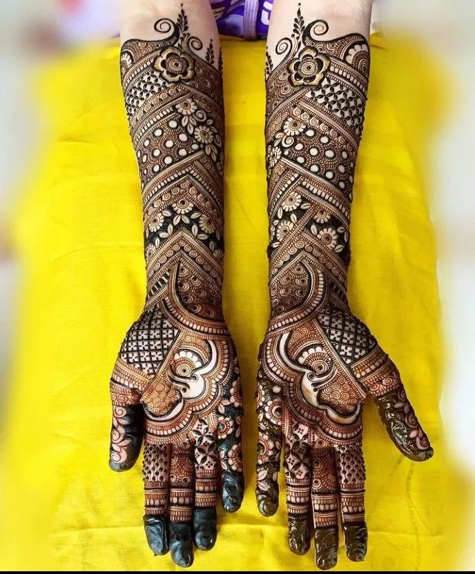 Bridal Indian Front Hand Mehndi Design with Figures (15)