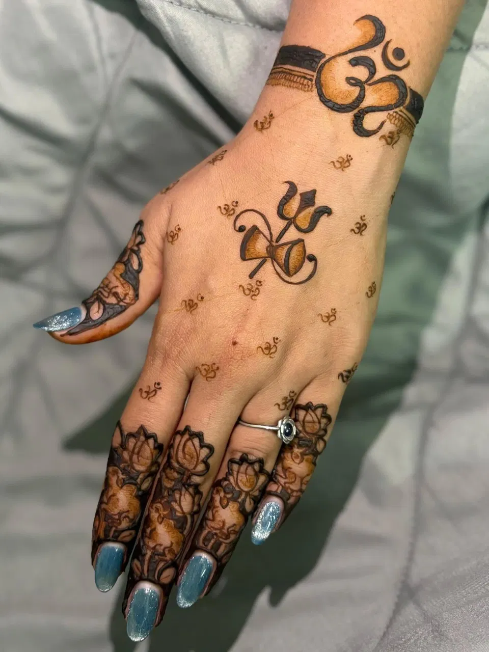 Aesthetic Simple Back Hand Mehndi Design with Gol Tikki and Deity for Sawan