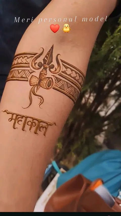minimal simple deity arm mehndi design