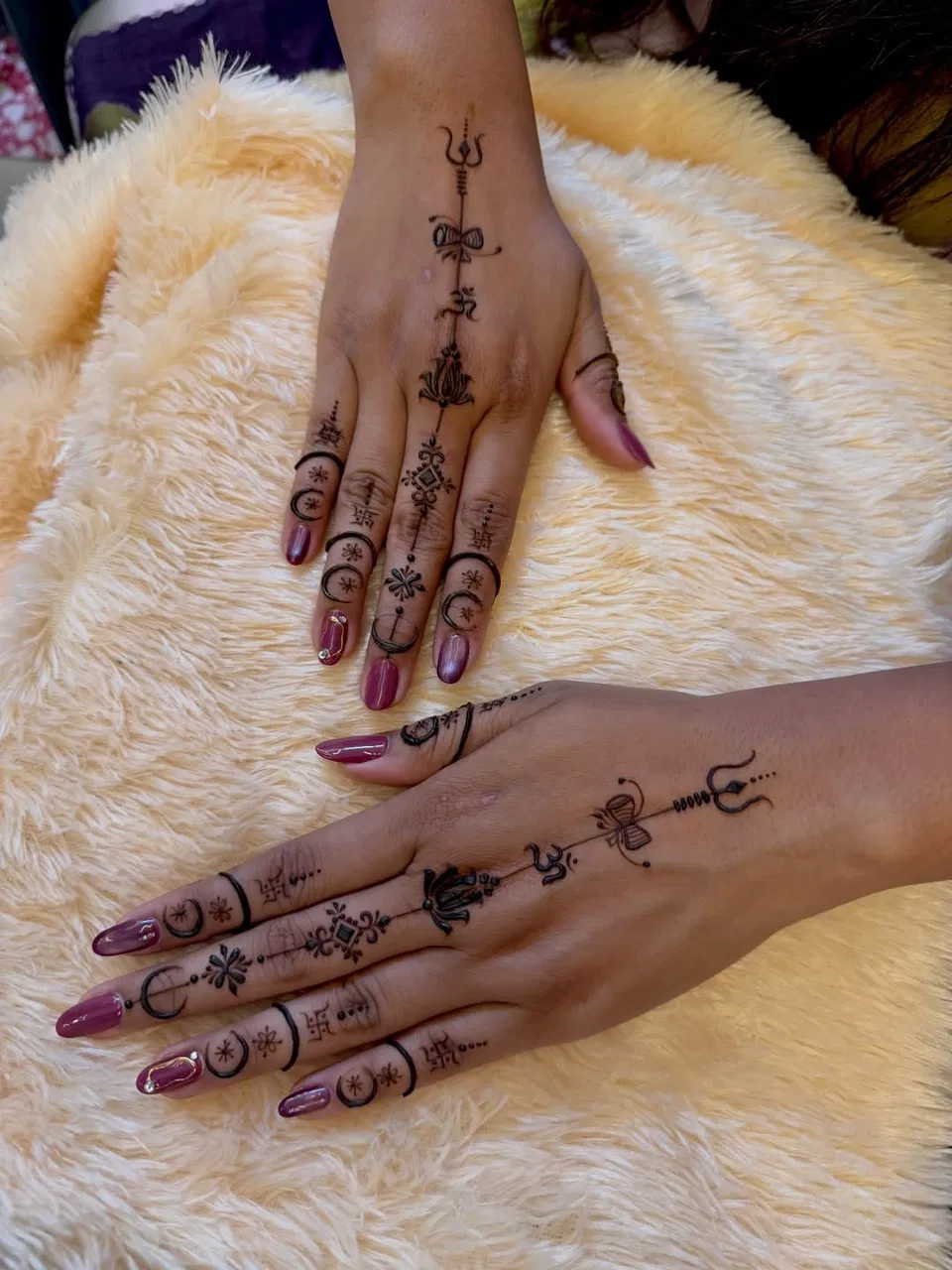 Simple Finger Mehndi Design with Deity and Moon for Shivratri