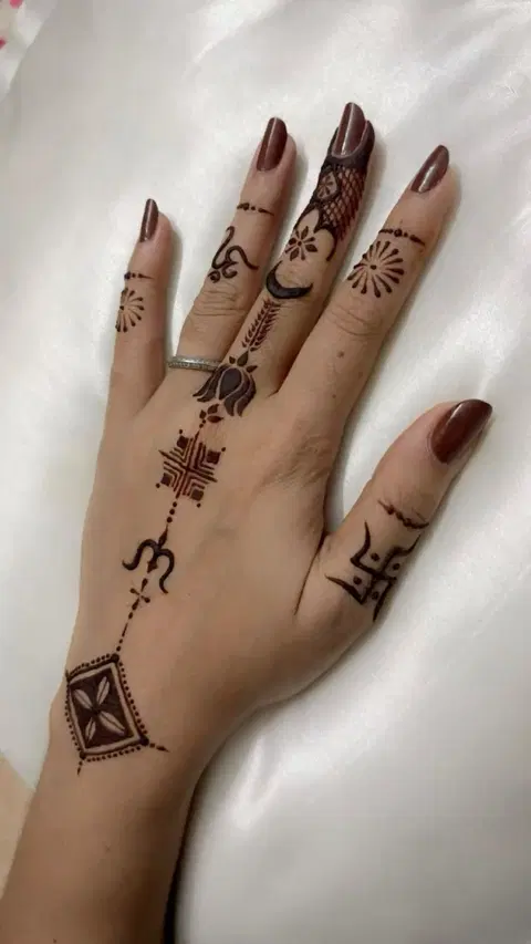 simple deity back hand mehndi design
