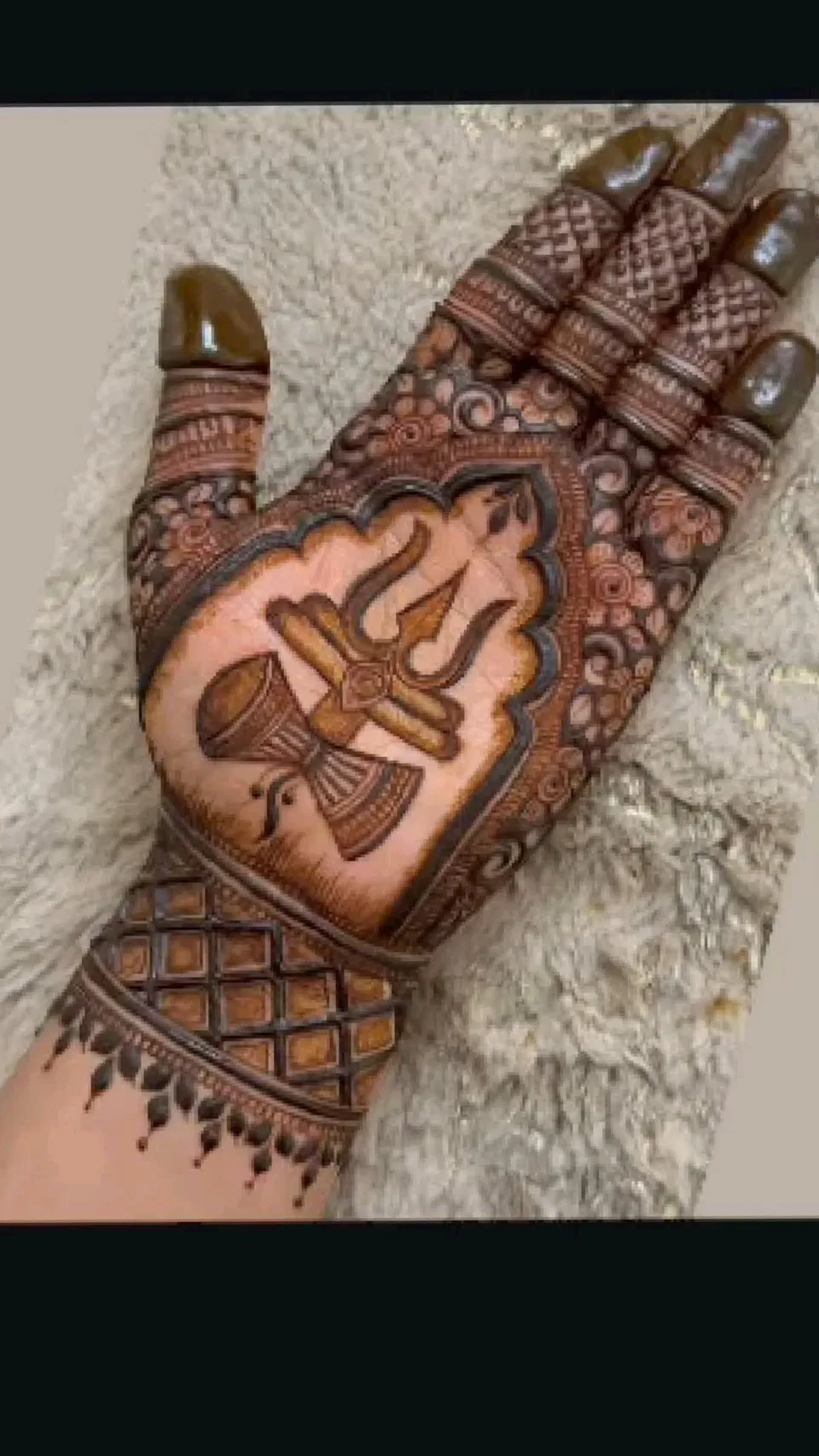 Bridal Front Hand Mehndi Design with Deity and Figures for Shivratri