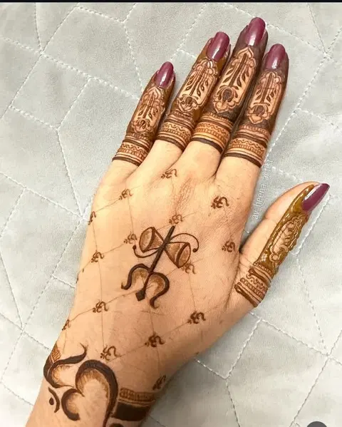 simple deity finger mehndi design