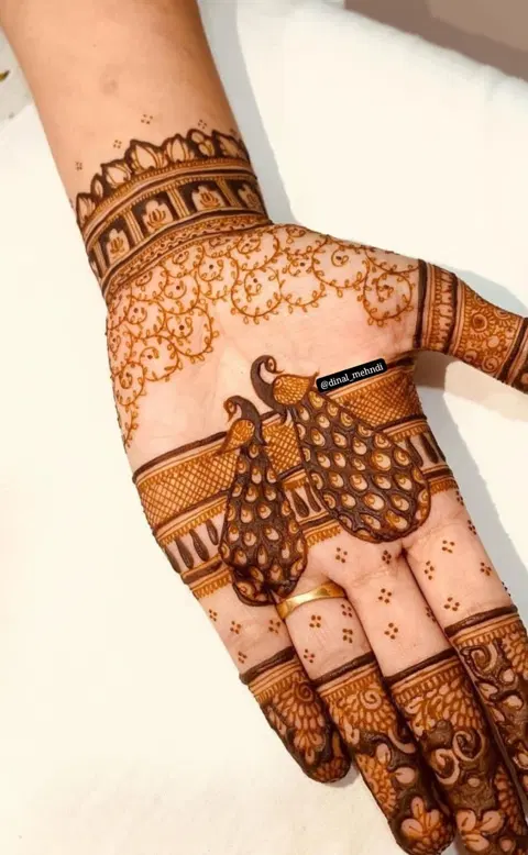 bridal stylish foot mehndi design
