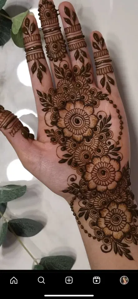 aesthetic arabic bel front hand mehndi design
