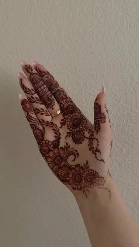 aesthetic arabic flower front hand mehndi design