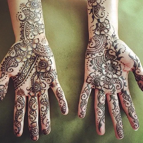 Aesthetic Bridal Mehndi Design with Jaal and Hidden Name