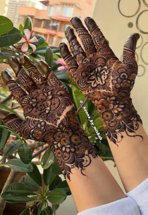 aesthetic stylish flower arm mehndi design