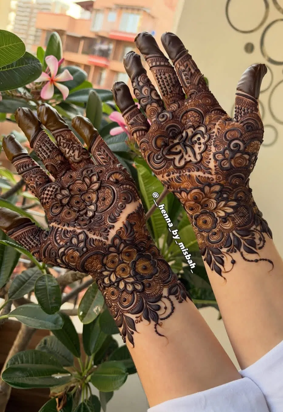 Aesthetic Stylish Arm Mehndi Design with Flowers