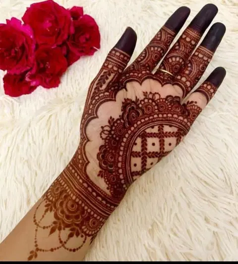 arabic stylish circle back hand mehndi design