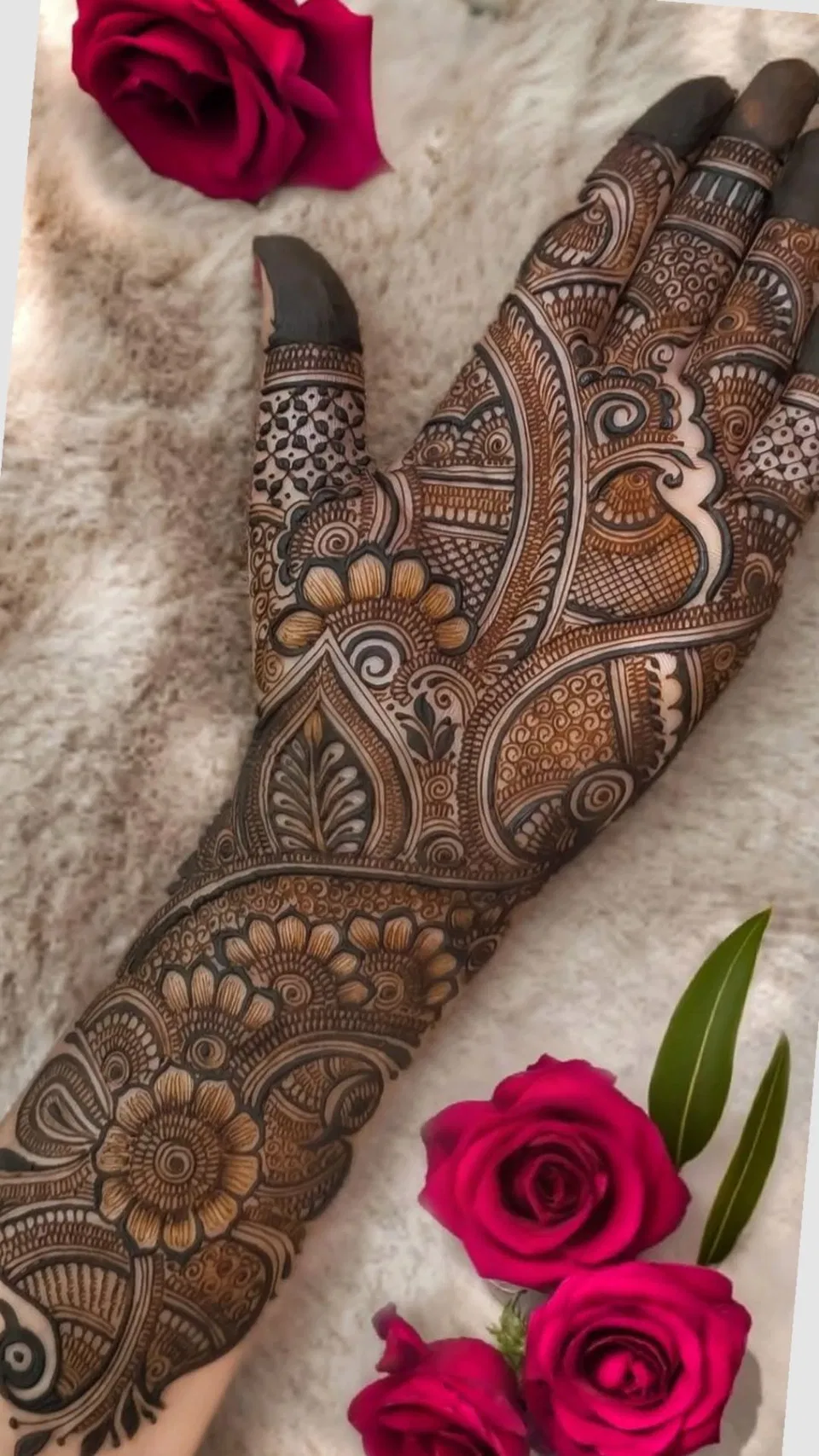 Arabic Bridal Back Hand Mehndi Design with Flowers (8)