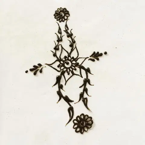 aesthetic jaal finger mehndi design