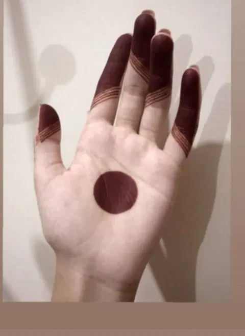 minimal simple circle finger mehndi design