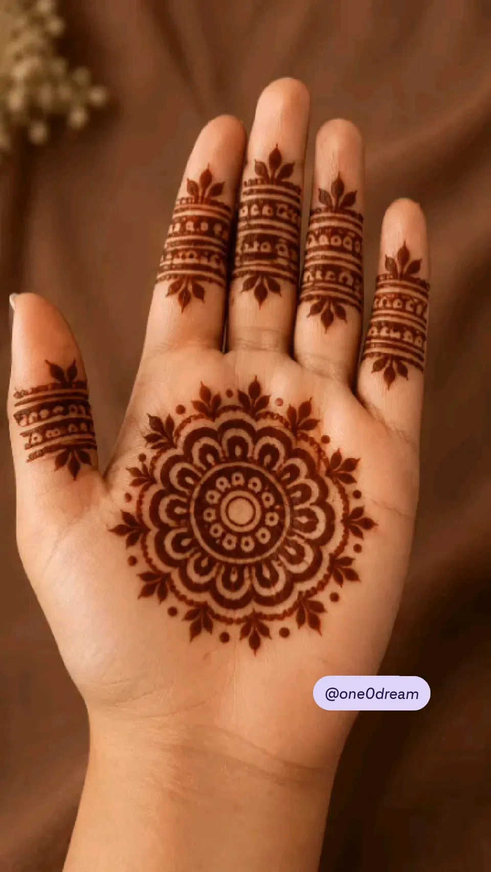 Simple Stylish Front Hand Mehndi Design with Gol Tikki and Flowers (2)